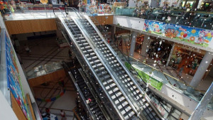 Пострадалото във варненски мол дете остава в медикаментозна кома