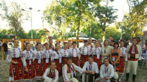 Еленските танцьори завладяха публиката на фестивал в Румъния