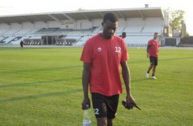 Локо Пловдив пробва бивш национал на Конго