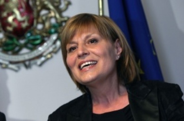 Министър Георгиева открива нов спортен комплекс в Горна Малина