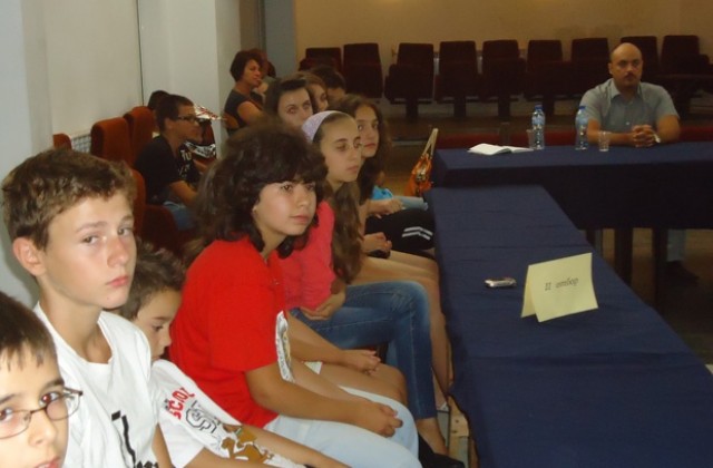 Час по родолюбие събра деца от две села