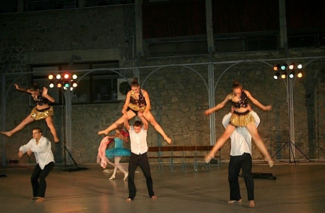 Трима танцьори от “ЗОКИ” спечелиха стипендии за подготовка в Рим