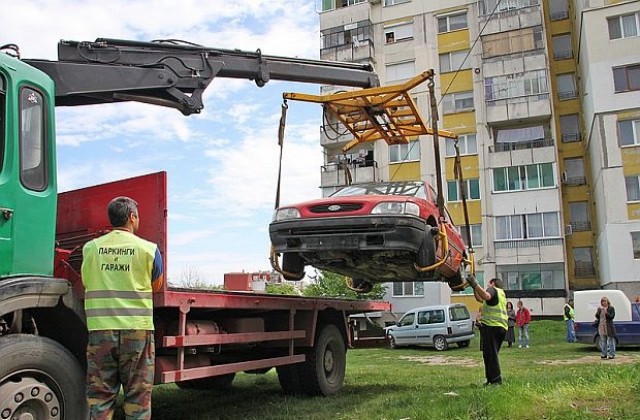 Столична община вдига изоставени автомобили от улиците