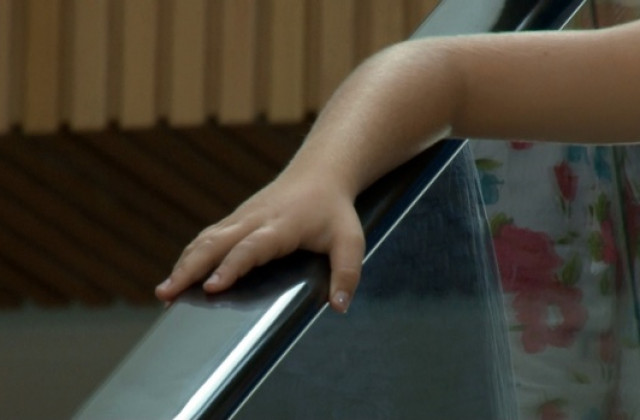 Падналият в мола Стефан се подобрява