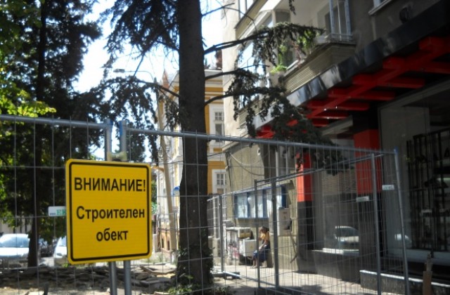 Граждани не искат цветарски павилиони под терасите си