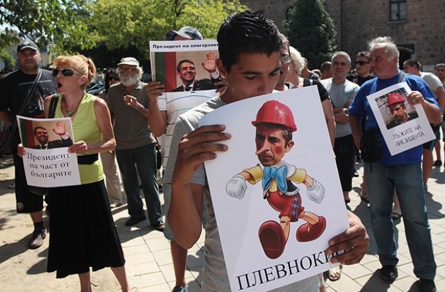 Пореден контрапротест пред президентството