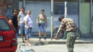 Велосипедист в болницата след сблъсък с кола