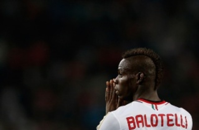 ВИДЕО: Балотели пак полудя - „намести“ гръбнака на съотборник с коляно