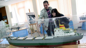 Модели на самолети танкове и кораби показват в Археологическия музей