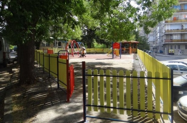 Подновиха детски площадки в Ямбол