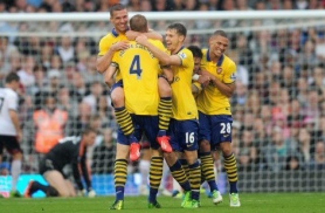 ВИДЕО: Арсенал стъжни живота на Бербо и компания сред лондонския дъжд