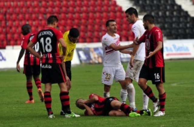 10 „армейци“ не се предадоха и измъкнаха равен от Локо Сф