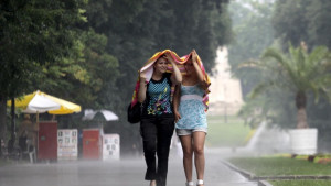 Дъжд и гръмотевици се канят да провалят неделния плаж