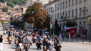 Хиляди рокери с лъскави возила напълниха В Търново