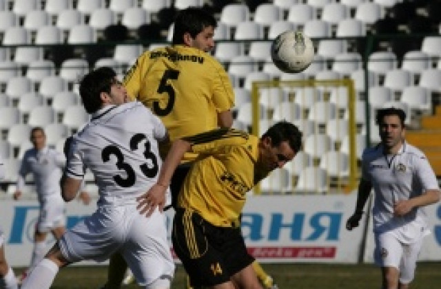 Ботев взе трите точки в голово шоу срещу Славия