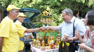 Пчелари от цяла България обсъдиха на Беклемето проблемите в бранша