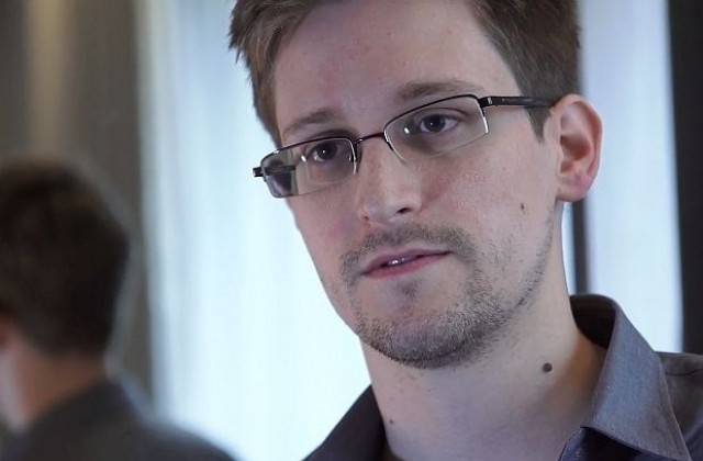Едуард Сноудън потърсил помощ от Русия, още преди да замине за Москва