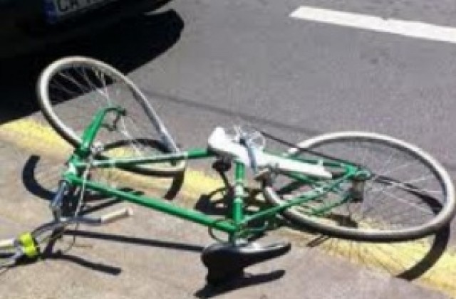 Пийнал велосипедист падна на пътното платно