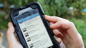 Жените са попристрастени към телефона си