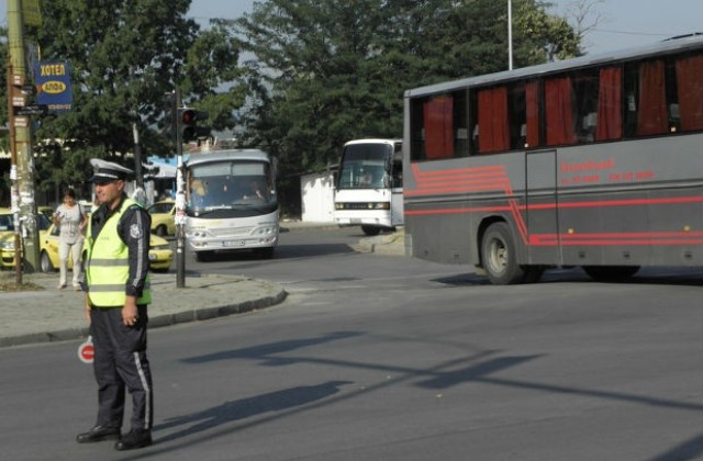 Втори ден протестират автобусните превозвачи от Благоевград