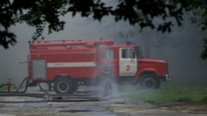 Продължава гасенето на пожара край Лесово