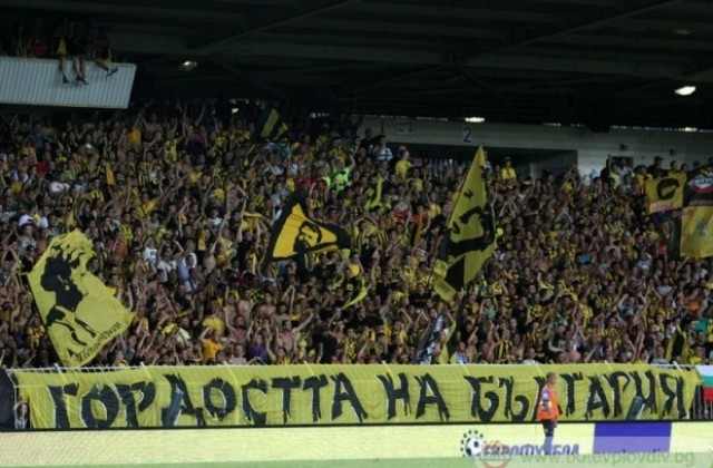 Глобиха фен на „Ботев” с 200 лева за обида над полицай