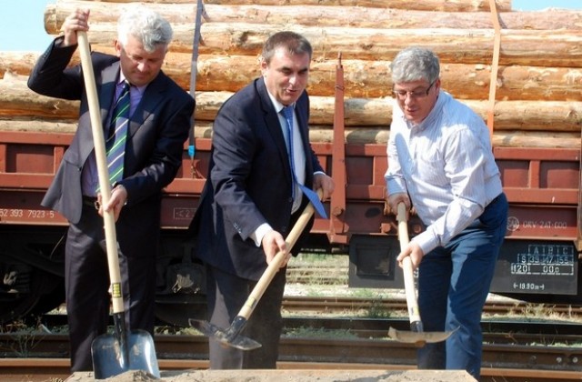 Първа копка за модернизацията на железния път Харманли-Свиленград направи министър Папазов
