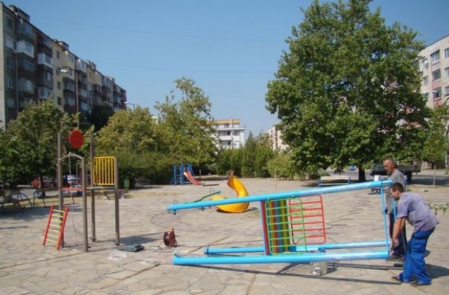 С 22 495 лв. обновяват детски площадки в Димитровград