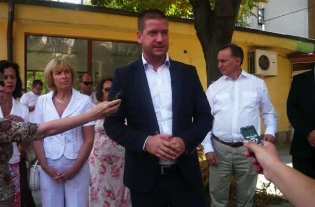 70 000 квадратни метра тротоари вече са ремонтирани