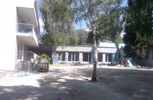 Ремонтите в училищата ще приключат навреме