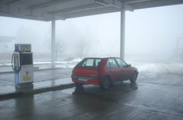 Полицията разследва скандал край бензиностанция