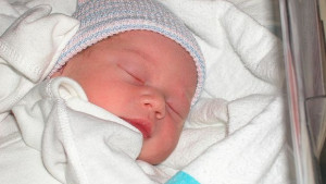 Бебетата са във Фейсбук час след раждането