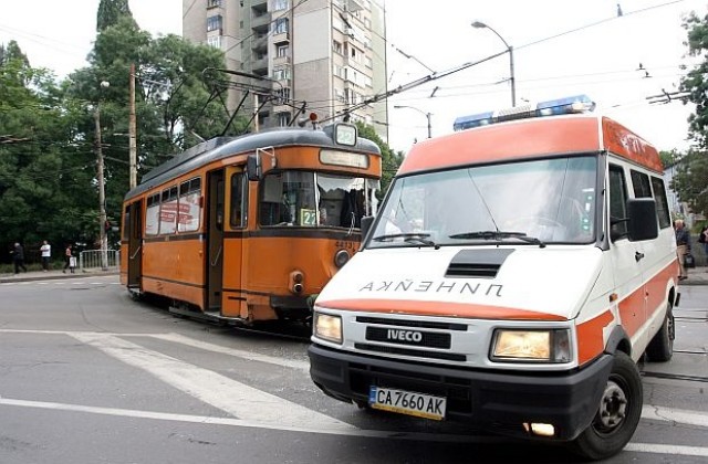 Трамвай блъсна жена в столицата