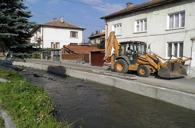 Укрепват река Язо в Разлог