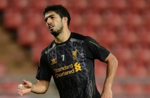 Наказаният Саурес бележи в контрола на Ливърпул