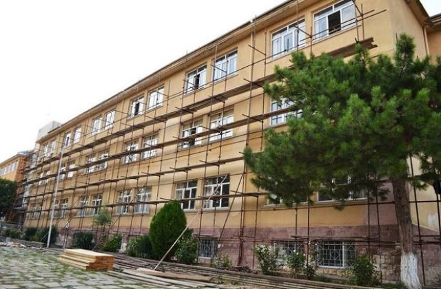 Ремонтират по Козлодуй единствената гимназия в Ивайловград