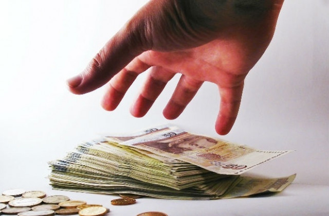 Шофьор на „БМВ” опита да подкупи полицаи