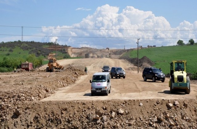 Министър Терзиева и АПИ инспектират строежа на магистрала Марица