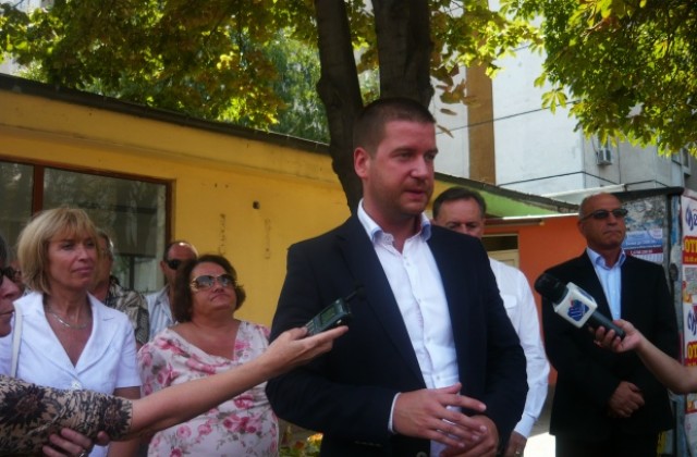 Хвалят кмета за новата зала