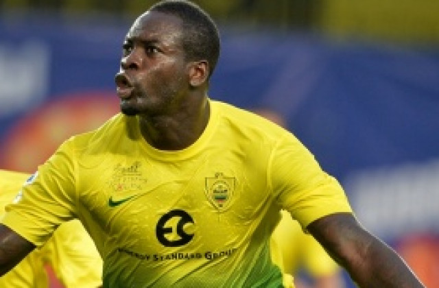 Самба и още две звезди на Анжи пак в Динамо Москва