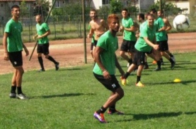 Нефтохимик смени Сандански с Банско за лагера през септември