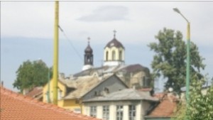 Ремонти на паметника на Васил Априлов и на православни храмове