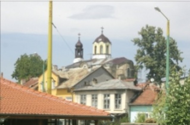 Ремонти на паметника на Васил Априлов и на православни храмове