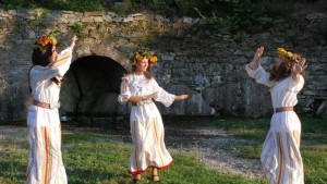Празник на нимфите край Каснаково показва танци храната на траките