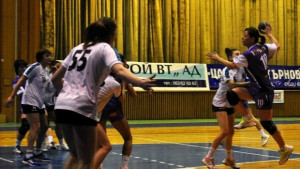 Хандбалистка влезе в казармата