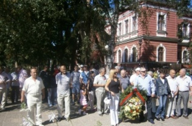 Ненов начело на ВМРО- Тодор Александров, с над 100 души зад гърба си