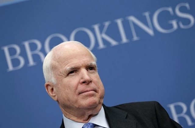 Джон Маккейн критикува планираните „козметични удари в Сирия