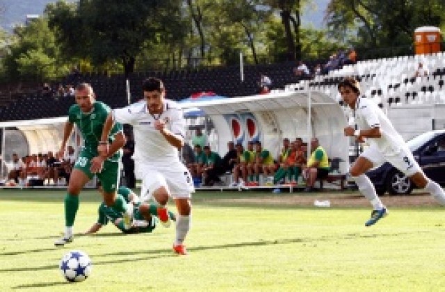 Славия събори Пирин ГД с класика, за да изплува над чертата