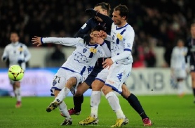 С 10 души Бастия вкара два на Тулуза и победи