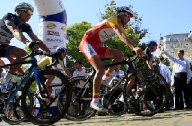 Президентът Плевнелиев даде старт на колоездачната обиколка на България